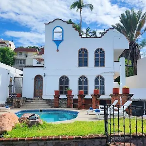 Hill House - Mexico
